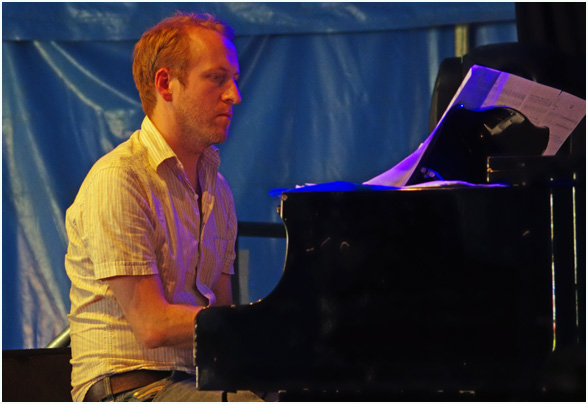 Pianist John Turville has a new album out in Feb next year and will be touring Head First, which is a quintet featuring Julian Argüelles and James Maddren. S2